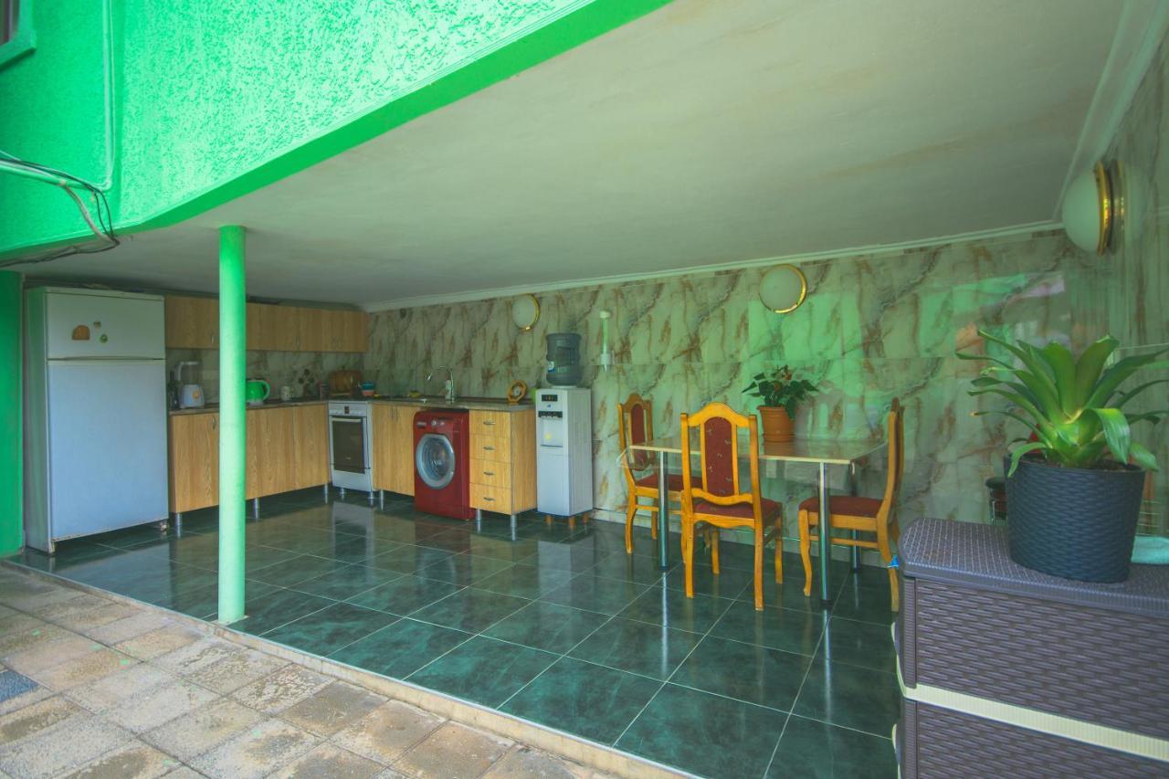 Sister'S Warm Guest House Batumi Kültér fotó